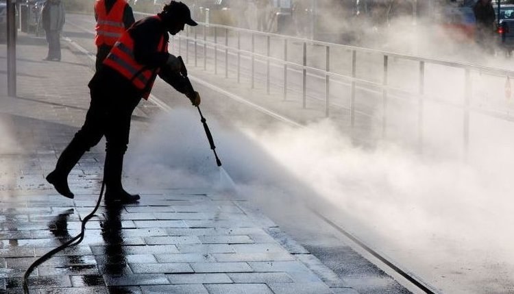 Commercial sidewalk cleaning in Manhattan